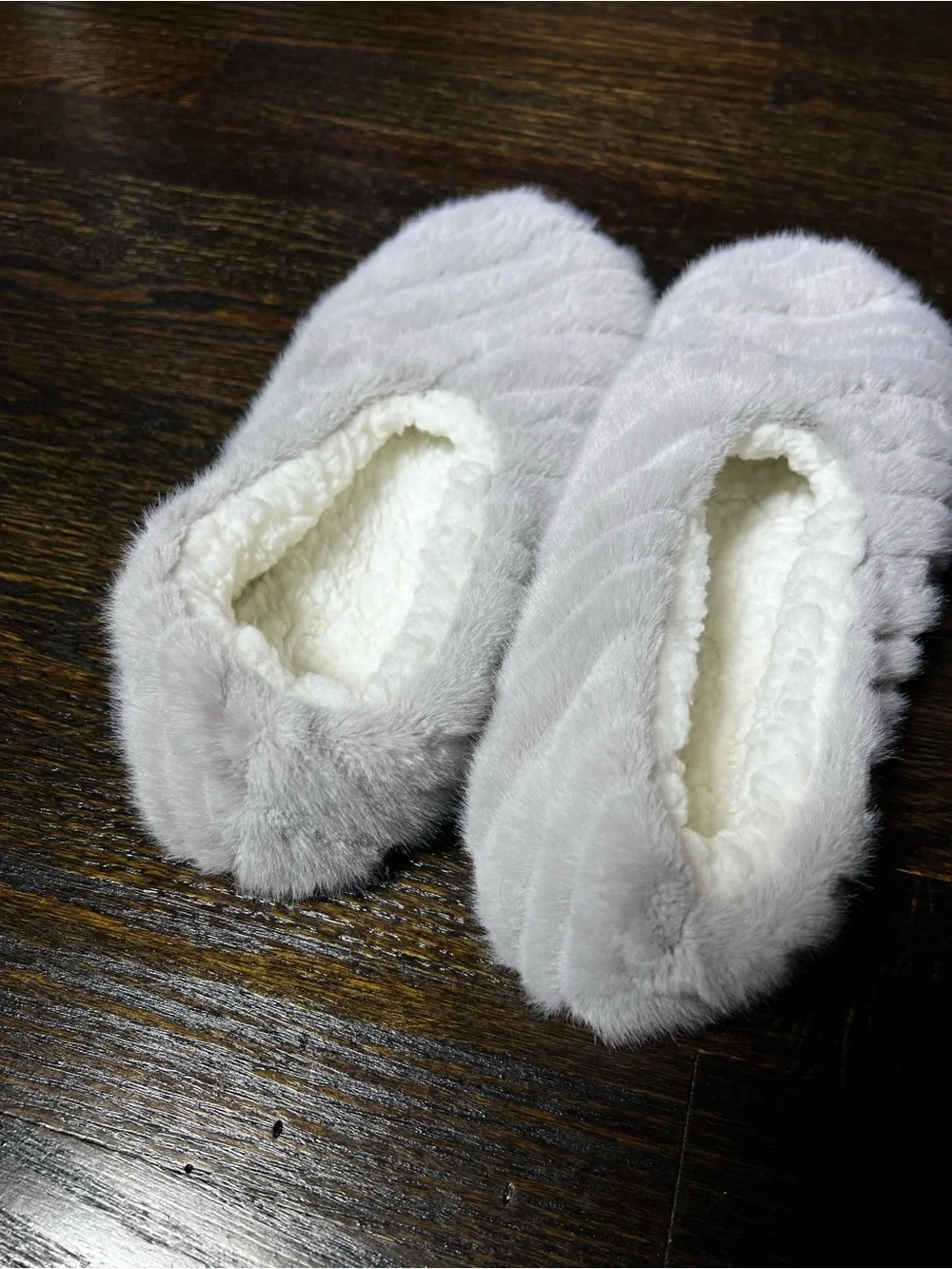 Auden Women’s Gray Plush Faux Fur Cozy Slipper Socks Slip Resistant Soles